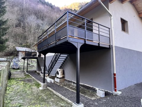 Construction de terrasses sur pilotis vers Moutiers 